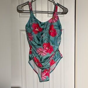 ** 🌻🌻 3 for $30🌻🌻 NWT** Nicole Miller full piece bathing suit